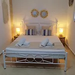 Sea Breeze Stegna بيت للعطل *