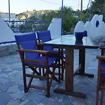 Sea Breeze Stegna بيت للعطل *