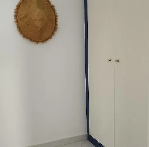 Sea Breeze Stegna 펜션 *